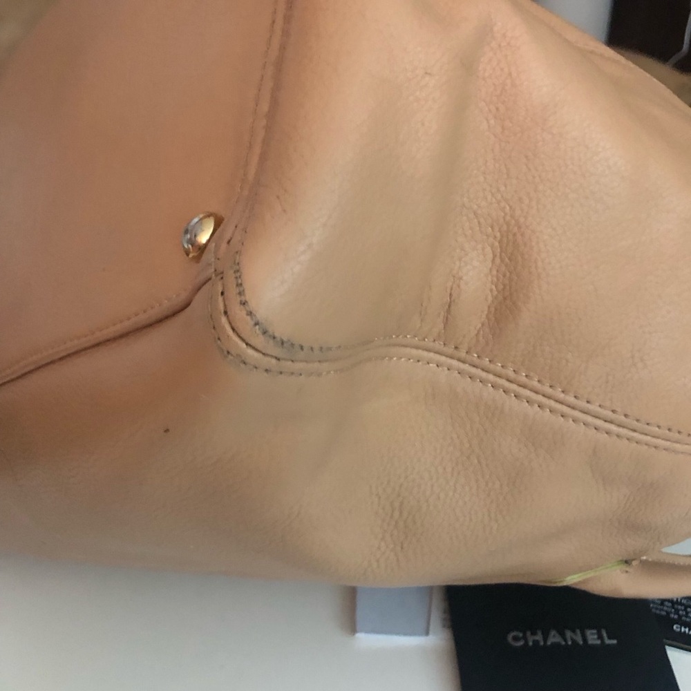 Chanel medium Executive Cerf Tote - Picture 5 of 9